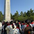 緬懷革命先烈 厚植愛國情懷——隨縣萬和鎮(zhèn)桃園中學(xué)開展清明節(jié)祭掃活動