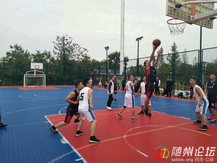 何店中心學(xué)?！ご箅S通進(jìn)四強(qiáng) | 萬達(dá)杯籃球賽