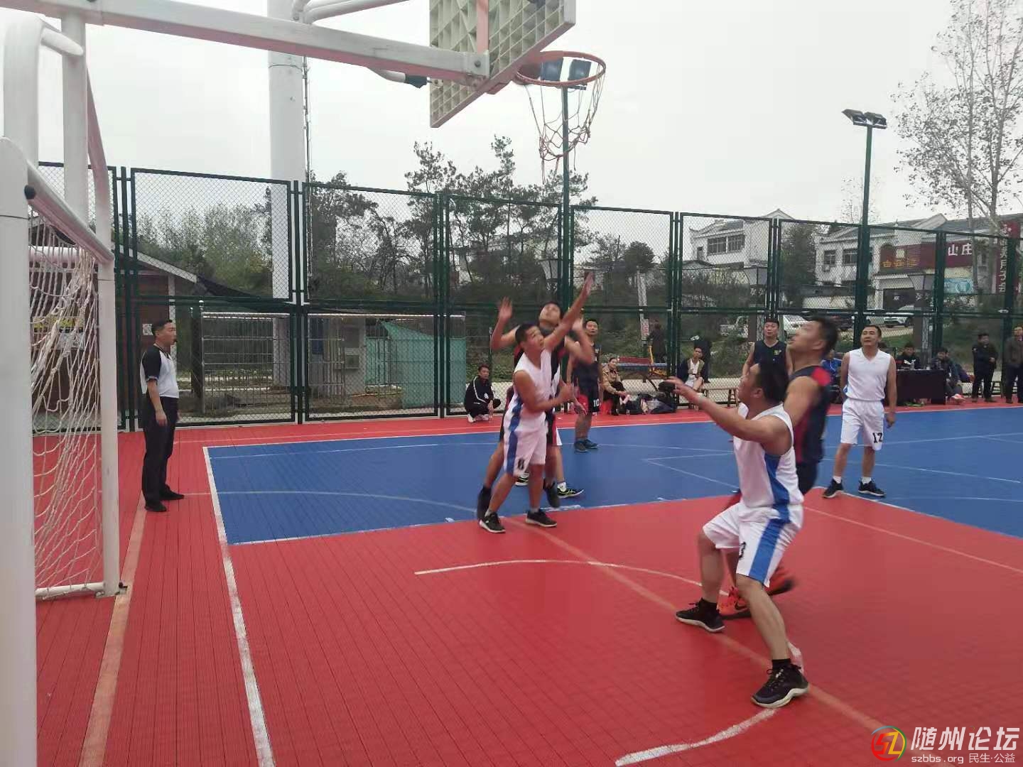 何店中心學(xué)?！ご箅S通進(jìn)四強(qiáng) | 萬達(dá)杯籃球賽