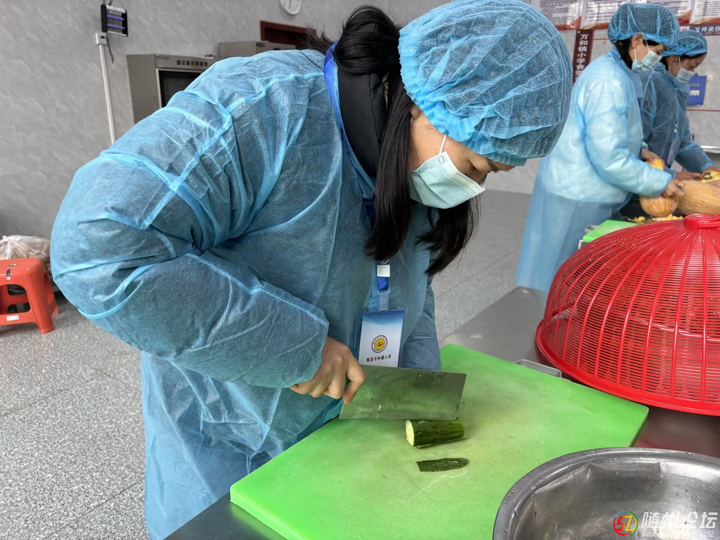 “零距離”見證“舌尖上的安全” ——萬和鎮(zhèn)小學(xué)膳食監(jiān)督家長委員會深入食堂，全流程參與打造透明廚房